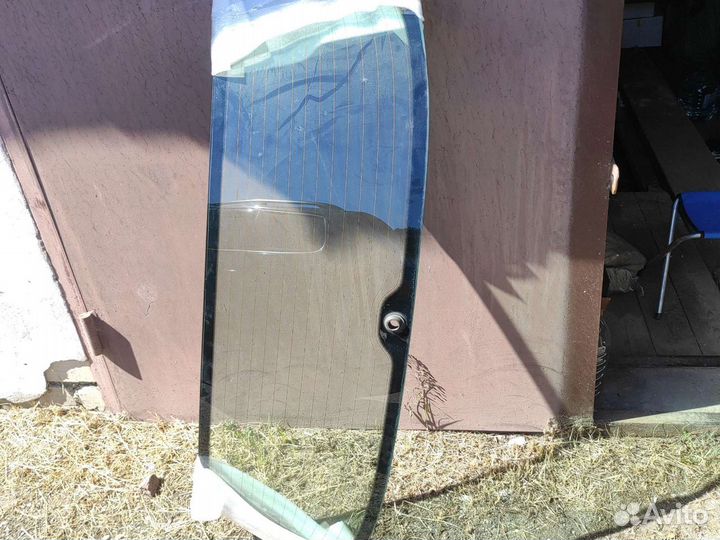 Стекло багажника Пассат Б6 универсал