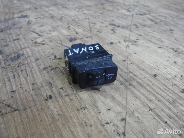 Кнопка регулировки света фар Hyundai Sonata IV (E