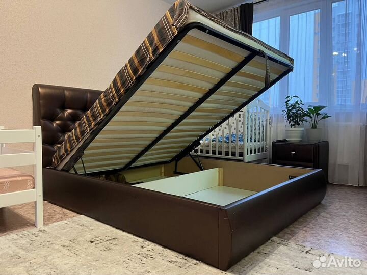 Кровать двухспальная 160 200 с матрасом бу