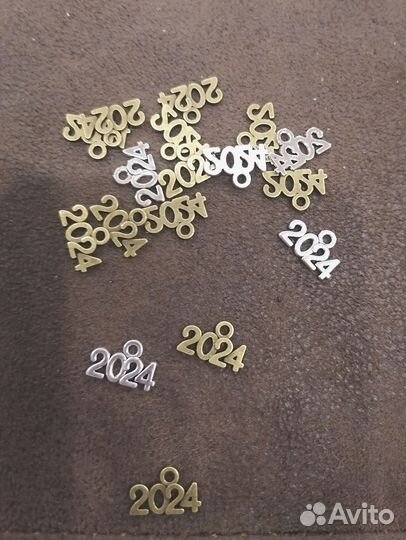 Цифра подвеска металл