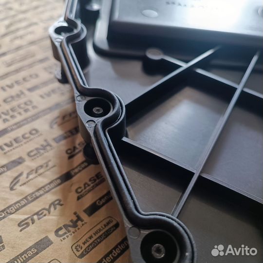 5801889838 задняя крышка двс Ивеко