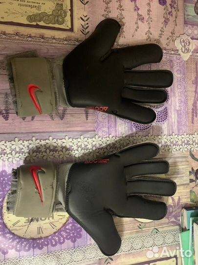 Футбольные перчатки