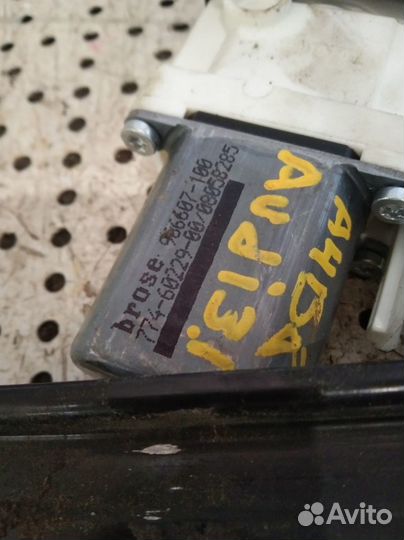 Стеклоподъемник задний правый Audi A4B8