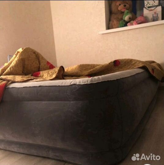 Надувной матрас с насосом