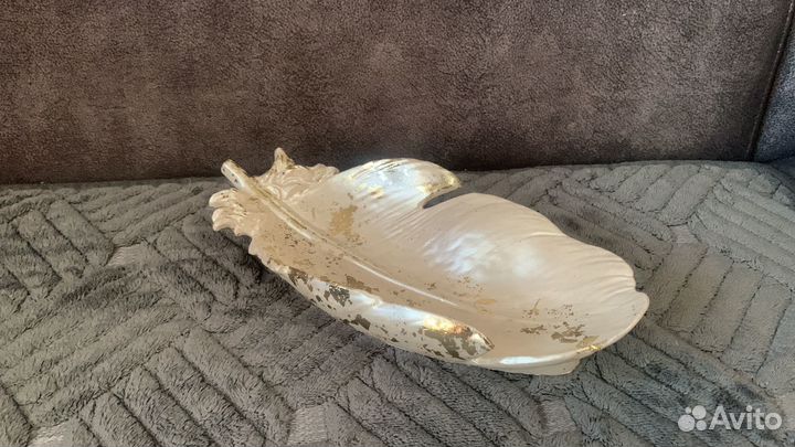 Перо гипсовое