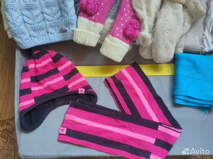Отдам пакет Варежки, шапки,шарфы