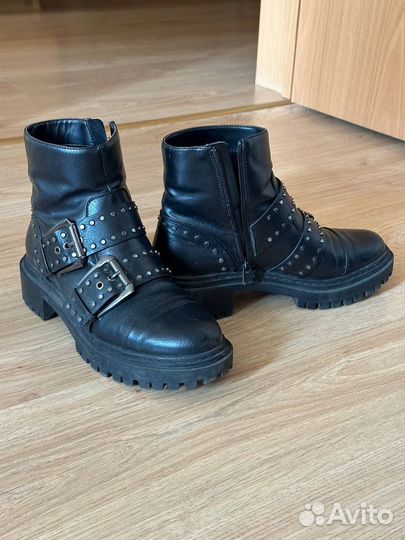 Ботинки женские черные Bershka