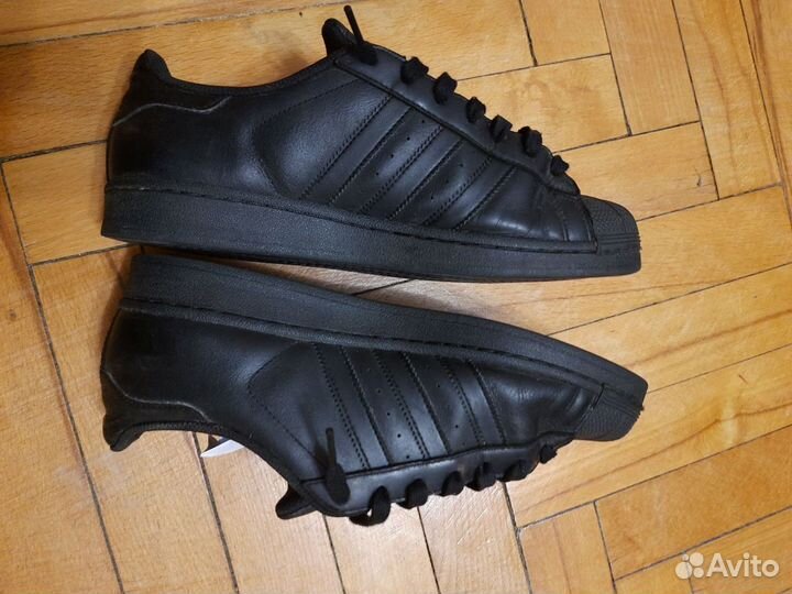 Adidas superstar black