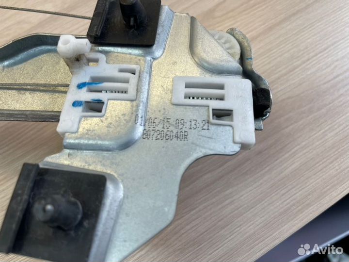 Стеклоподемник передний левый Renault Duster