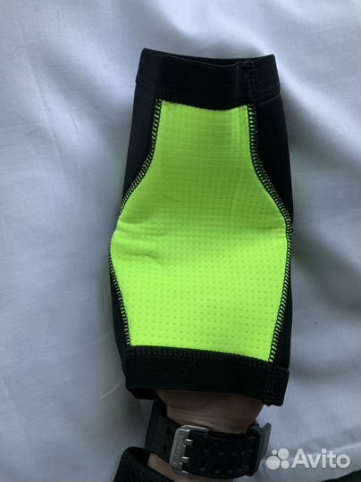 Налокотник Nike