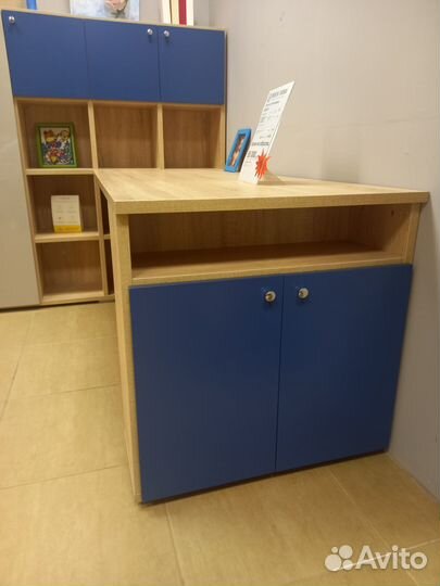 Письменный стол со стеллажом Solo