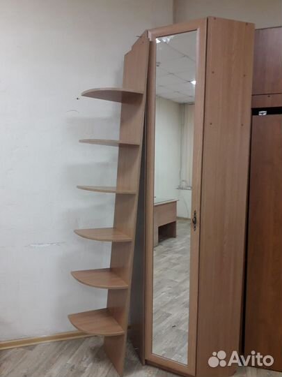 Угловой шкаф для прихожей с зеркалом