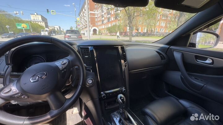 Infiniti QX70 3.7 AT, 2014, 132 500 км