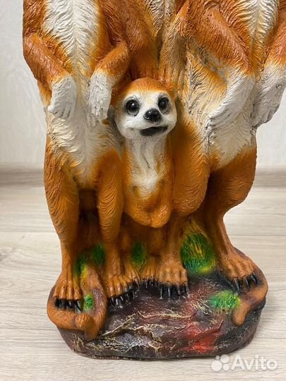 Садовая фигура семья сурикатов из полистоуна