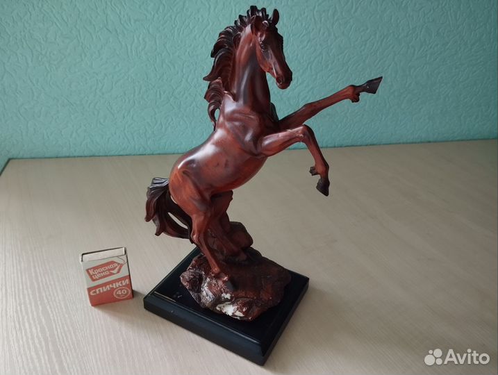 Статуэтка лошадь