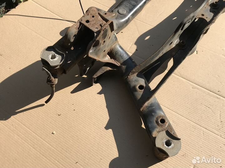 Подрамник задний Volkswagen Tiguan 11-17