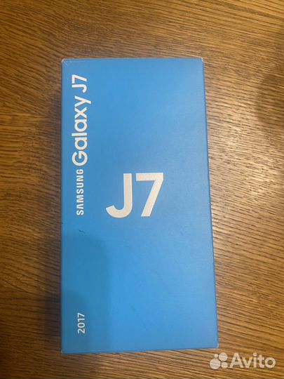 Телефон Samsung galaxy j7
