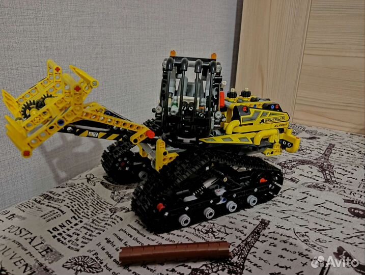 Lego Technic 42094 набор Гусеничный погрузчик