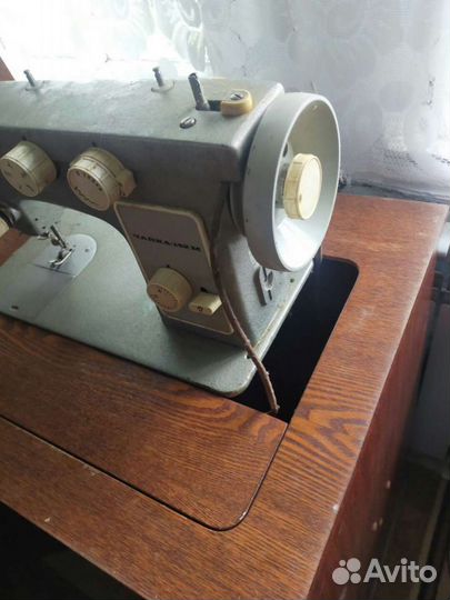 Швейная машина Чайка 142м