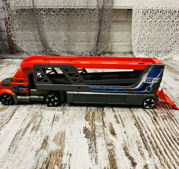 Хотвилс грузовикзапускает машины