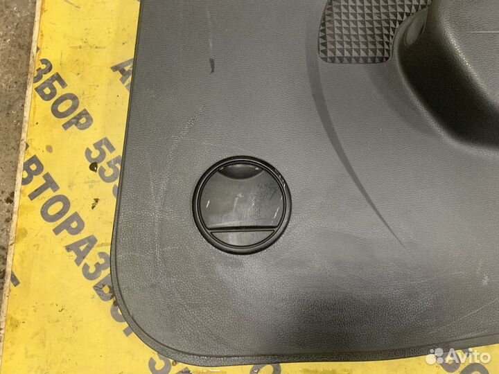 Обшивка двери задняя правая Renault Logan