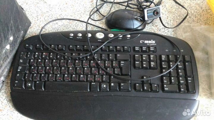 Клавиатура с камерой и мышкой
