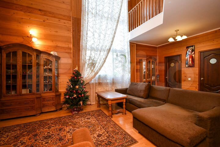 Коттедж 280 м² на участке 20 сот.