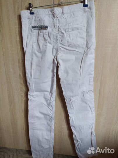 Джинсы белые