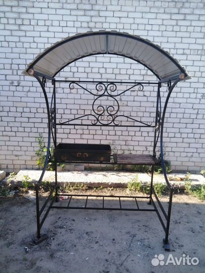 Мангал с крышей