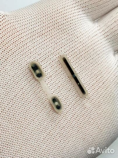 Sony Ericsson U8I. Боковые кнопки корпуса