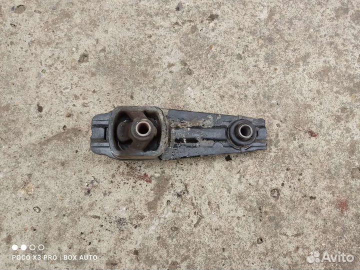 Задняя нижняя опора двигателя Пежо 207