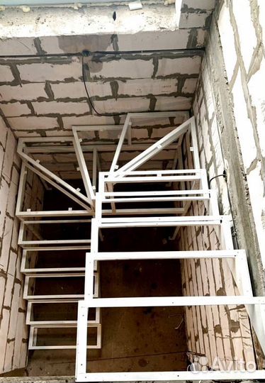 Лестница забежная под ключ