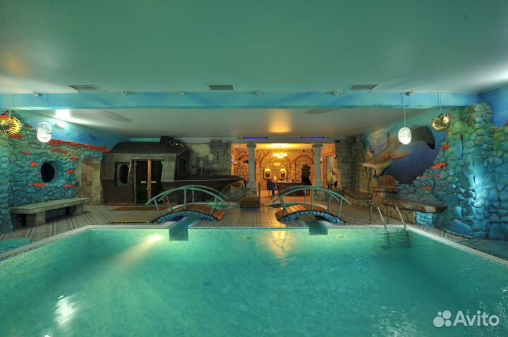Сауна с большим бассейном