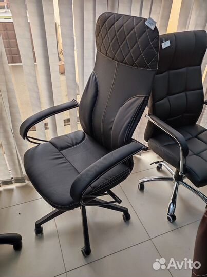 Офисное кресло