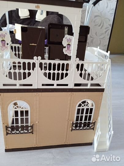 Кукольный домик с мебелью