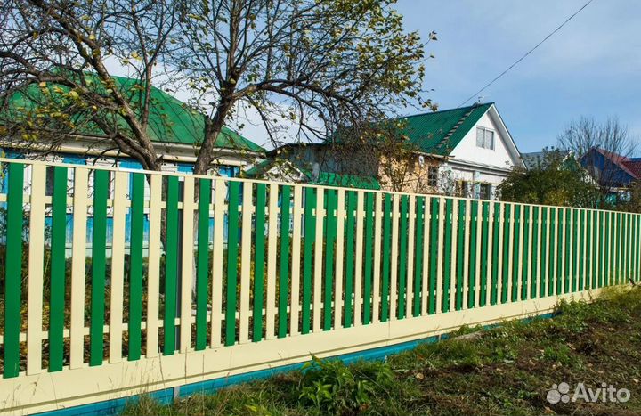 Забор из евроштакетника работа по договору под клю