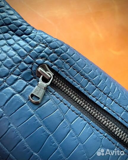 Поясная сумка из кожи крокодила