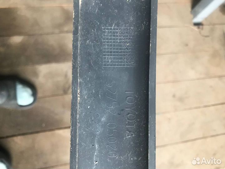 Подлокотник toyota avensis t250