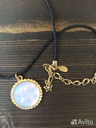 Большая луна Kirks Folly на плетеном шнурке