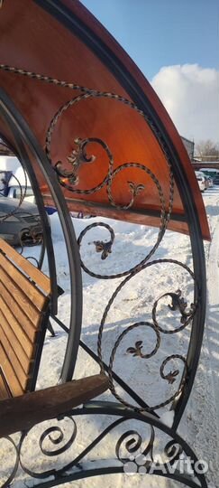 Качель красивая с вензелями