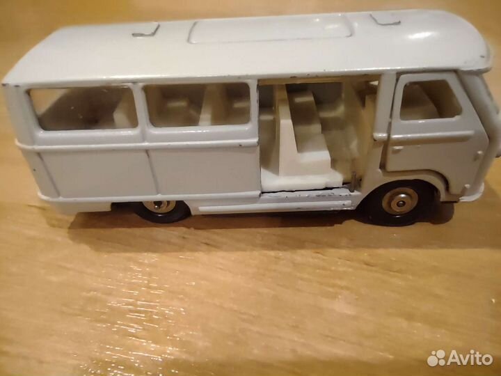 Модель автомобиля 1:43 Раф 977 СССР