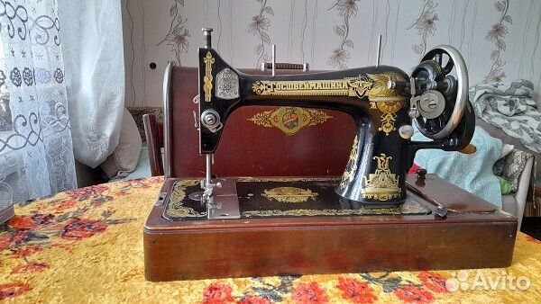 Швейная машина 