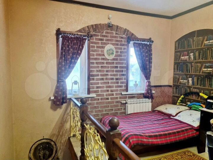 Дом 195,6 м² на участке 8 сот.