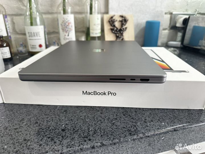MacBook Pro 16 (2021), 512 ГБ, M1 Pro (10 ядер), RAM 16 ГБ, GPU 16-core