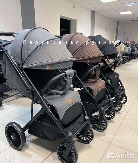 Прогулочная коляска с перекидным ручкой