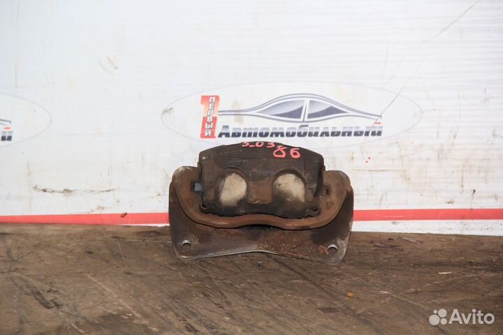 Суппорт перед лево c Subaru Legacy BP5 EJ203