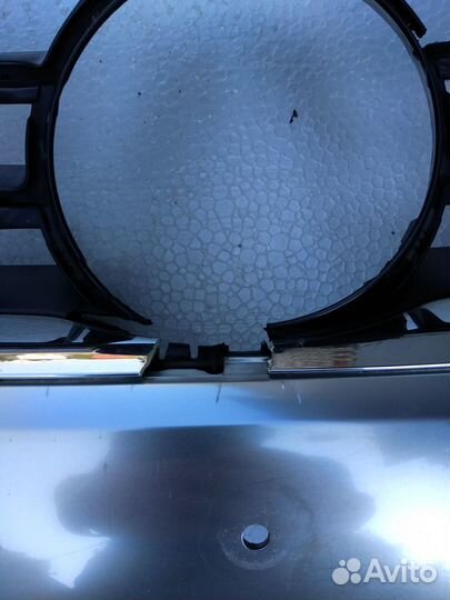 Продам накладку радиатора на Фольксваген Туарег