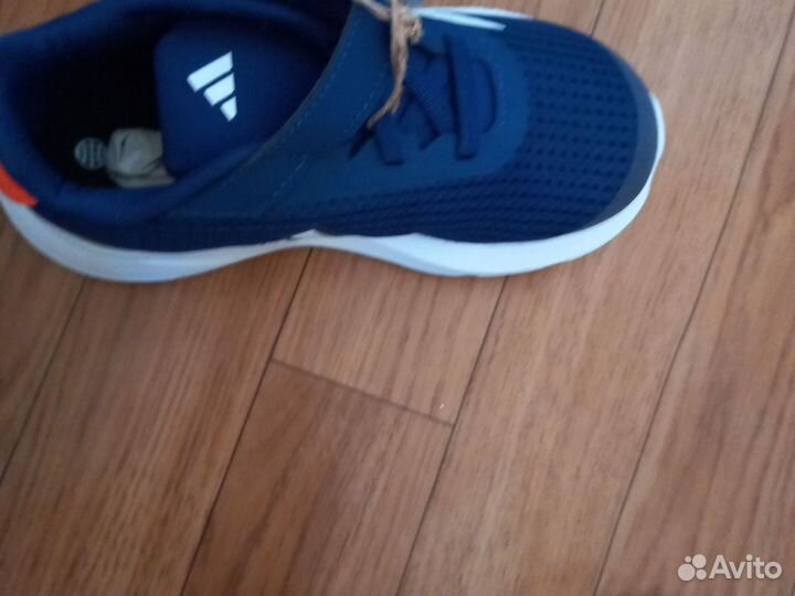 Кроссовки Adidas новые