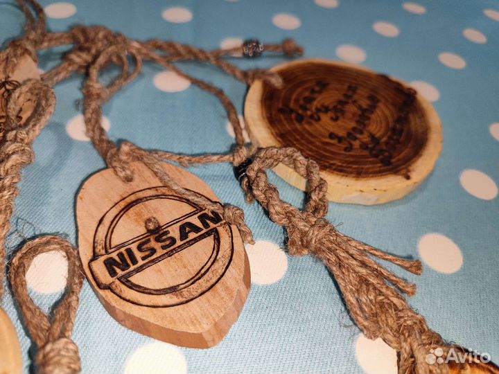 Брелки из дерева