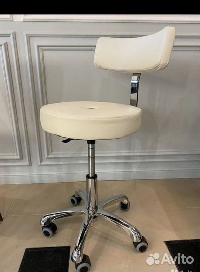 Кресло для мастера маникюра